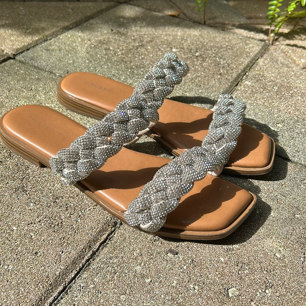 Super cute sandal type shoe! Brand SINCERELY JULES, women size 10